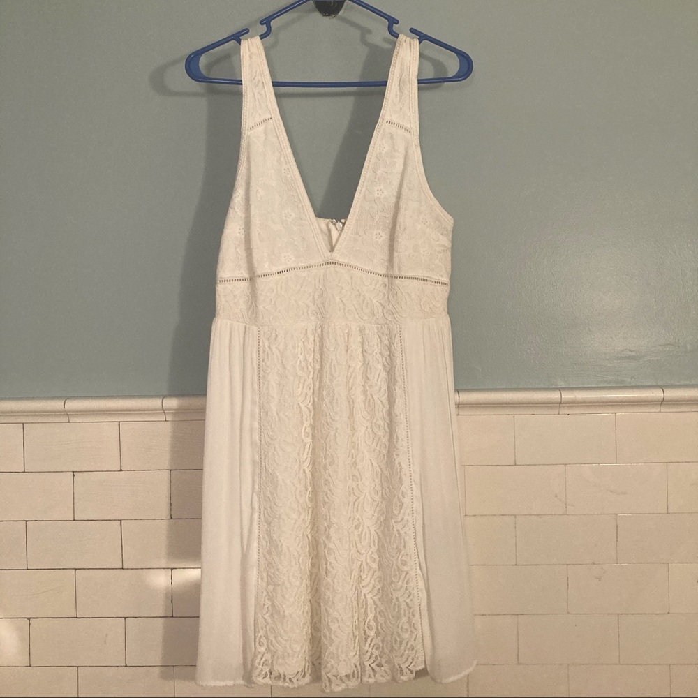 Forever 21 Embroidered White Dress size large